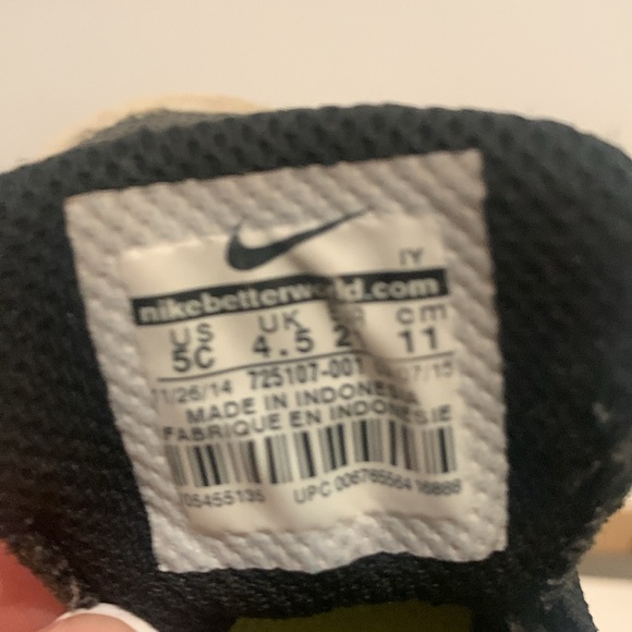 Nike black and white free 5.0 running shoes. Size 5C. - Picture 3 of 6